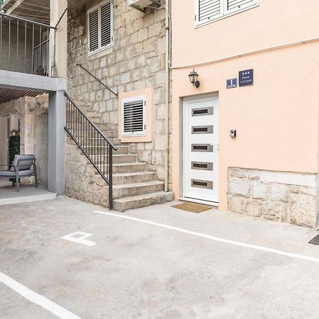 Heritage Apartman Geza In Centar With Private Parking Каштела Экстерьер фото