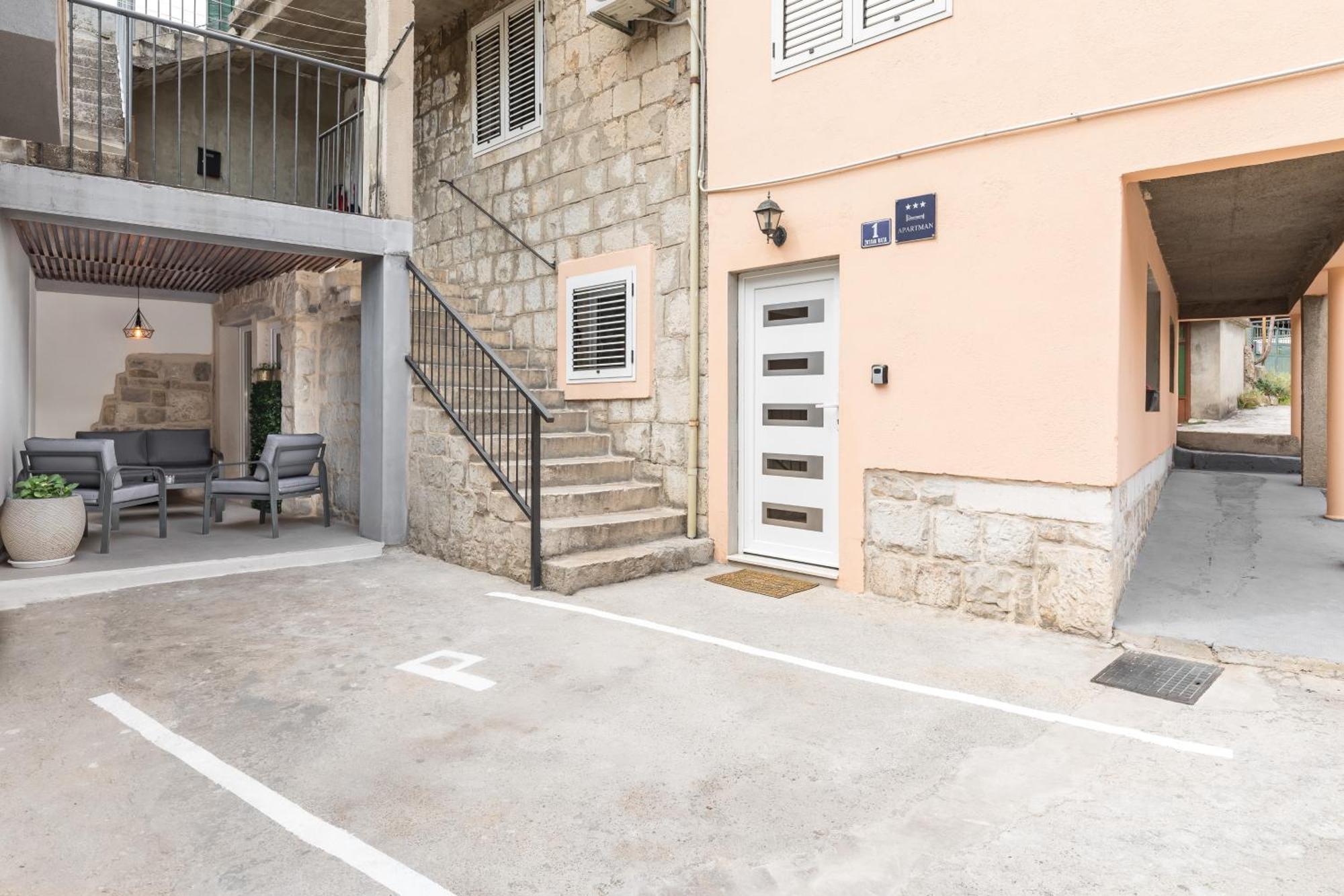 Heritage Apartman Geza In Centar With Private Parking Каштела Экстерьер фото