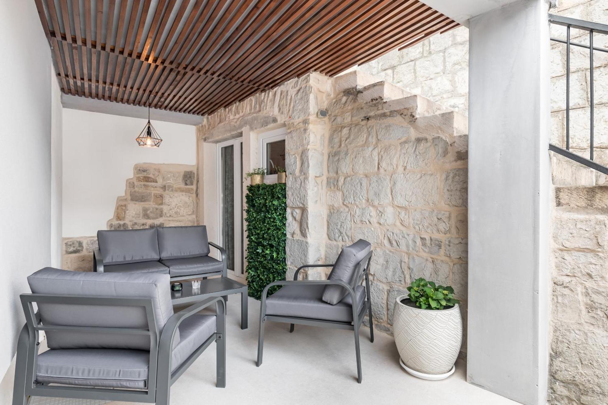 Heritage Apartman Geza In Centar With Private Parking Каштела Экстерьер фото