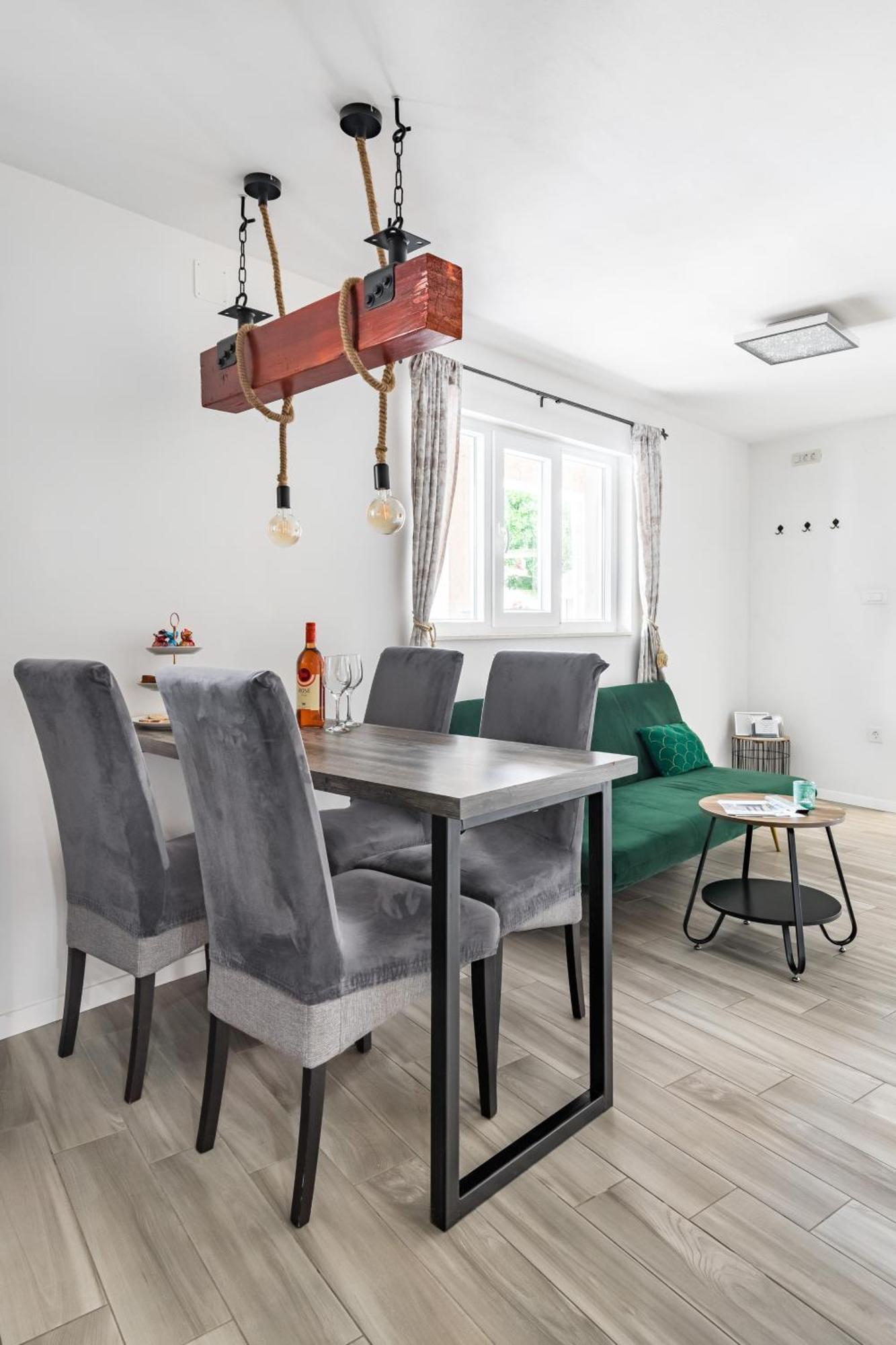 Heritage Apartman Geza In Centar With Private Parking Каштела Экстерьер фото