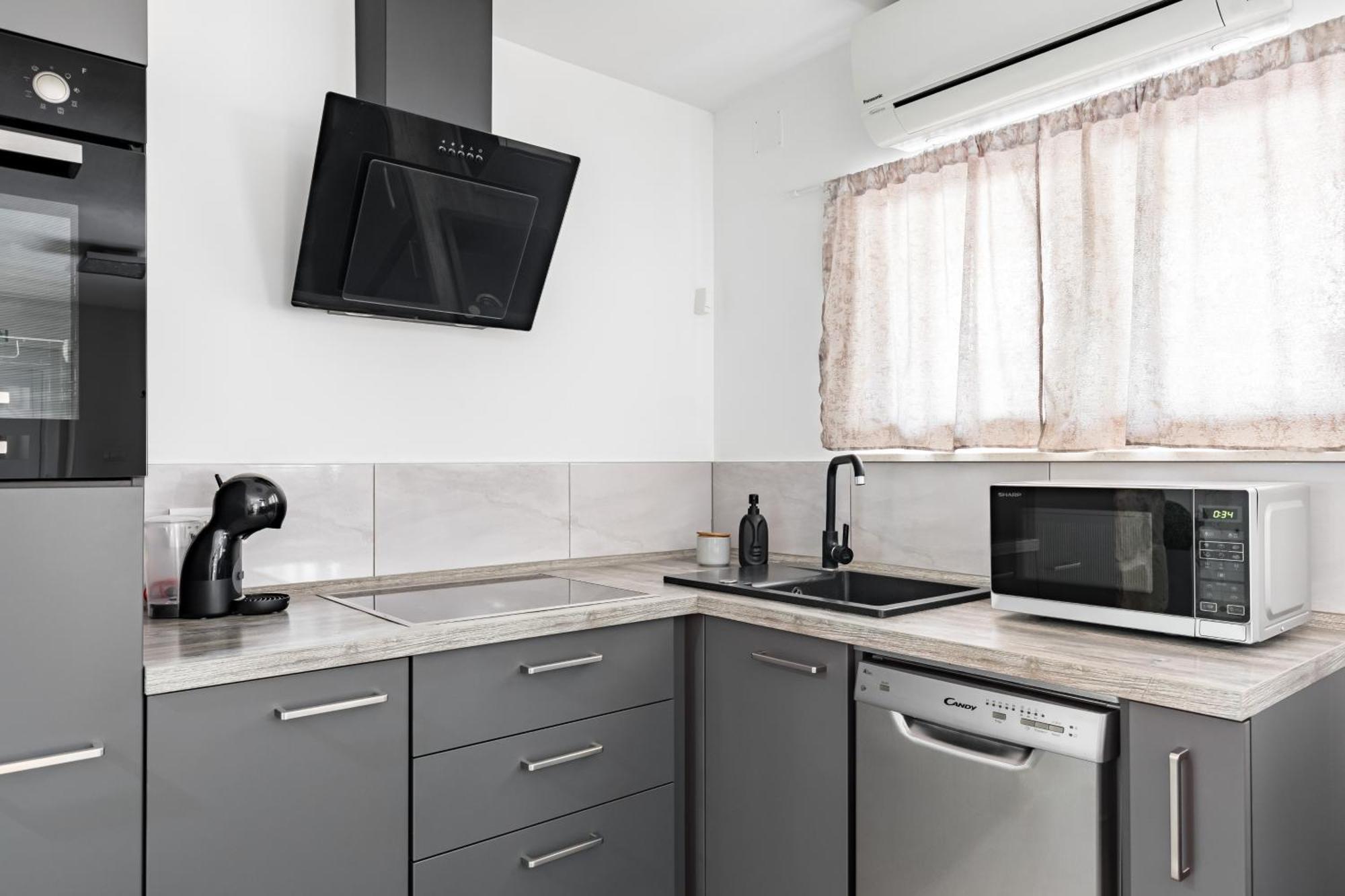 Heritage Apartman Geza In Centar With Private Parking Каштела Экстерьер фото