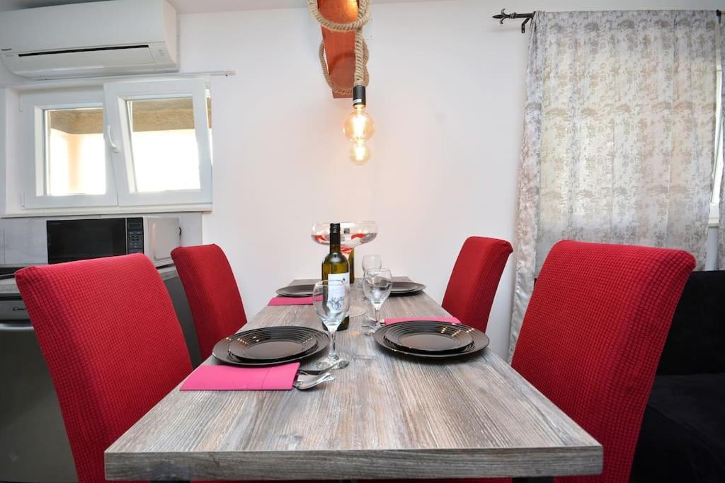 Heritage Apartman Geza In Centar With Private Parking Каштела Экстерьер фото